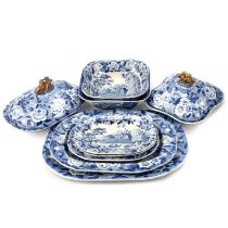 AN BLUE TRANSFER-PRINTED PEARLWARE 'RUSSIAN PALACE' PATTERN PARTIAL DINNER SERVICE EARLY 19TH CENTUR