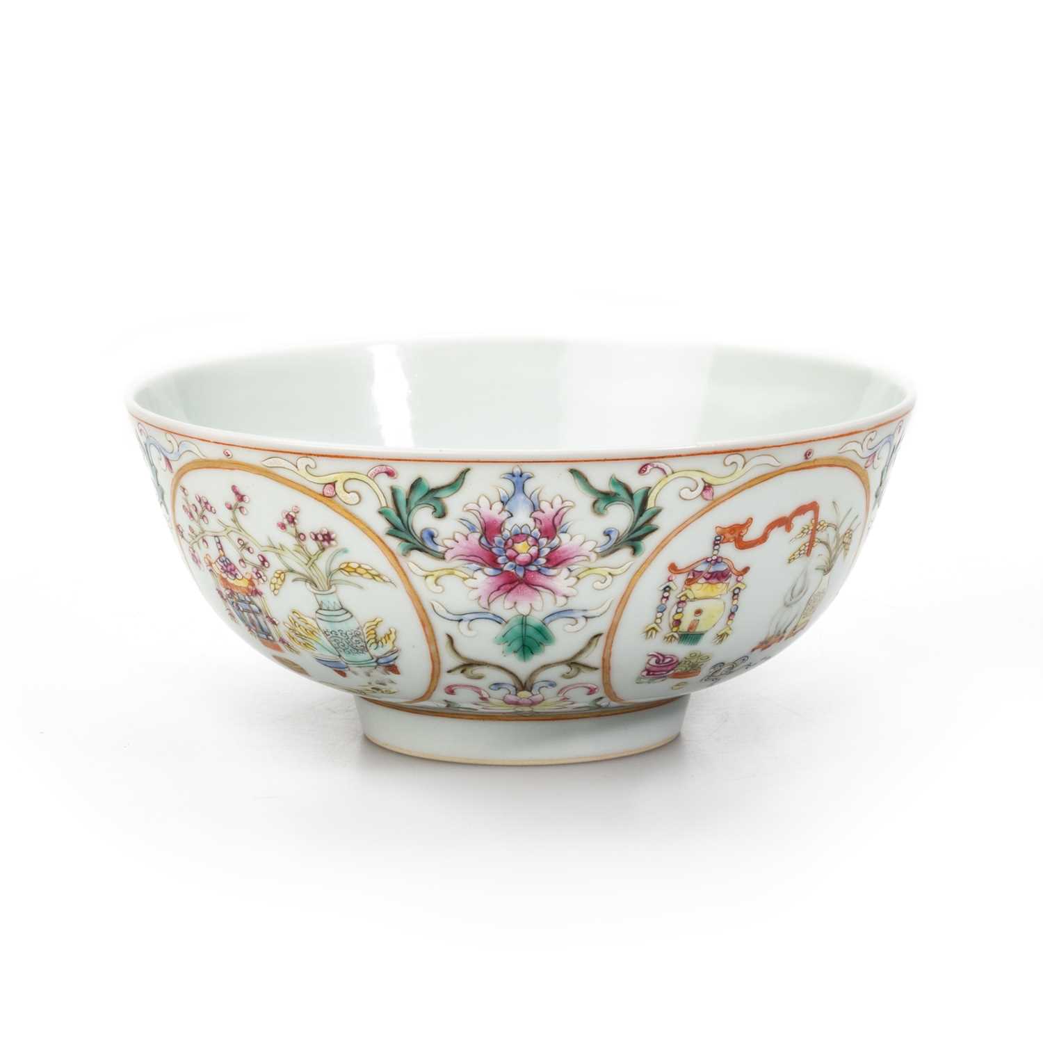 A CHINESE FAMILLE ROSE 'LANTERN' BOWL - Image 2 of 3