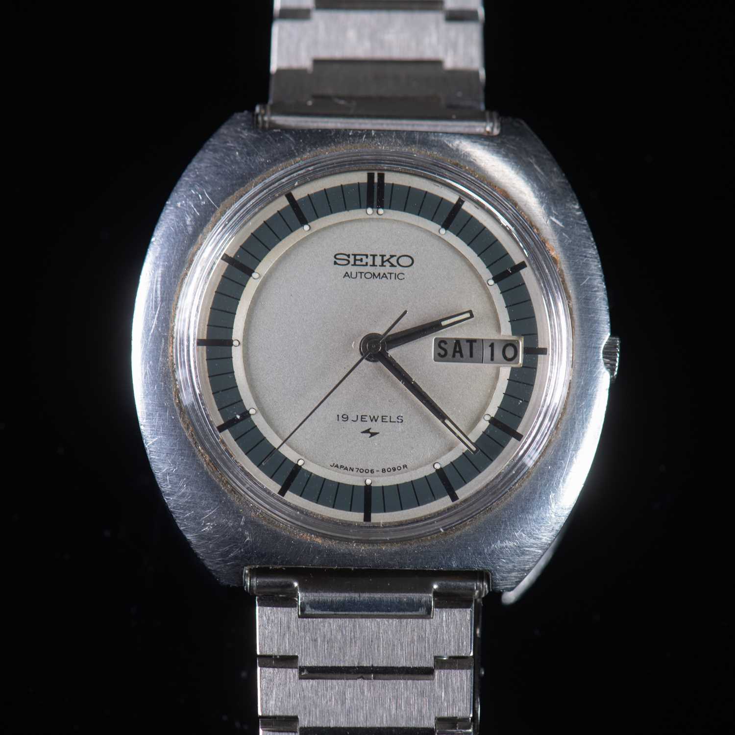 A GENTS STEEL SEIKO AUTOMATIC DAY DATE BRACELET WATCH