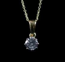 AN 18 CARAT YELLOW GOLD AND DIAMOND SINGLE STONE PENDANT NECKLACE