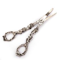 A PAIR OF FRENCH SILVER GRAPE SCISSORS