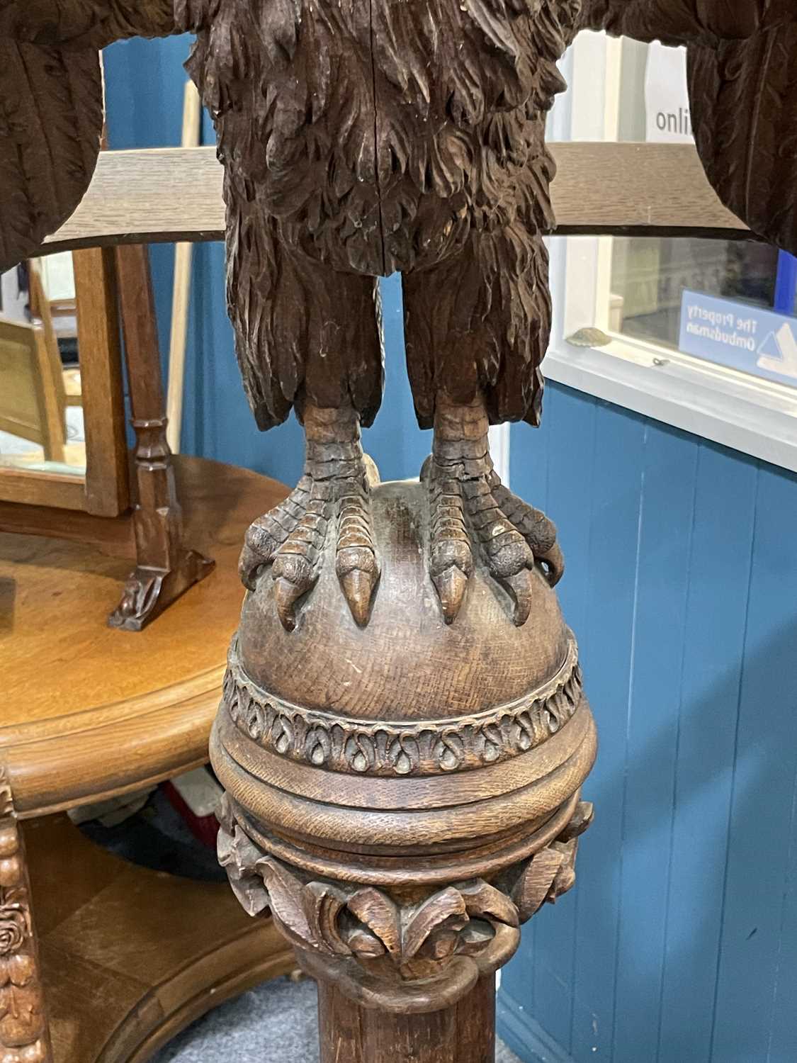 A LARGE 19TH CENTURY CARVED OAK EAGLE LECTERN - Image 4 of 11