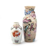 A CHINESE FAMILLE ROSE CRACKLE-GLAZE VASE, 19TH CENTURY
