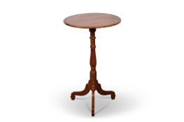 AN EARLY 19TH CENTURY YEW WOOD TRIPOD TABLE