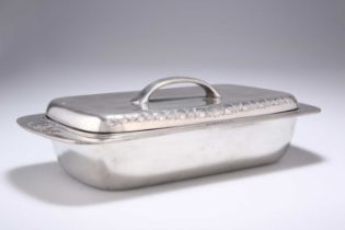 A LIBERTY & CO TUDRIC PEWTER DISH AND COVER, THE DESIGN ATTRIBUTED TO ARCHIBALD KNOX (1864-1933)