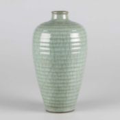 A LARGE CHINESE SONG STYLE GUAN-TYPE GOLD THREAD RIBBED VASE
