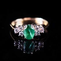 AN 18 CARAT YELLOW GOLD EMERALD AND DIAMOND RING