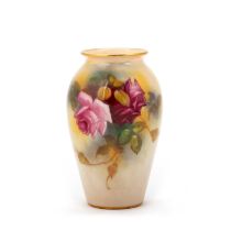 A ROYAL WORCESTER VASE BY MILDRED HUNT, DATE CODE FOR 1925