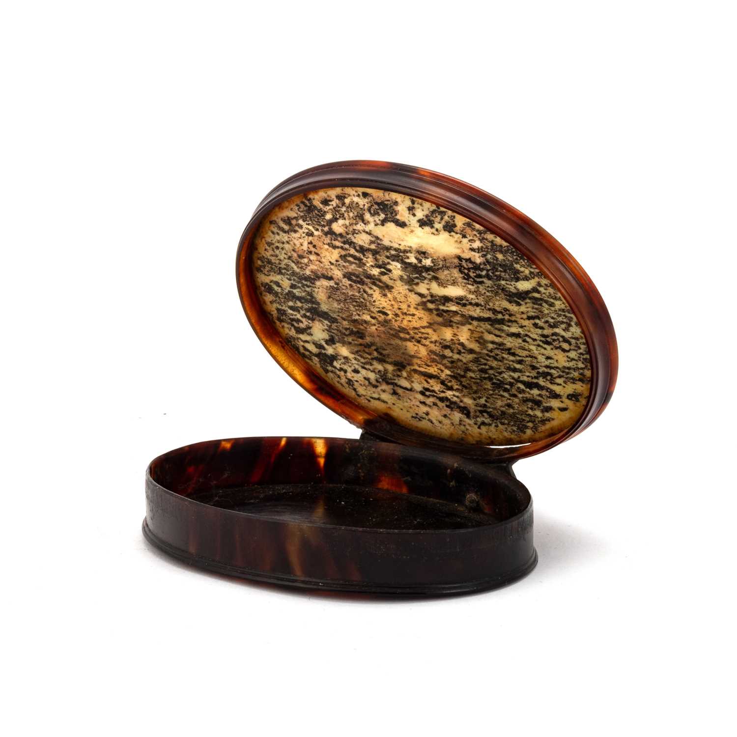 A CHINESE TORTOISESHELL SNUFF BOX, 18TH CENTURY - Image 2 of 11