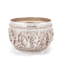 AN EARLY 20TH CENTURY BURMESE SILVER BOWL