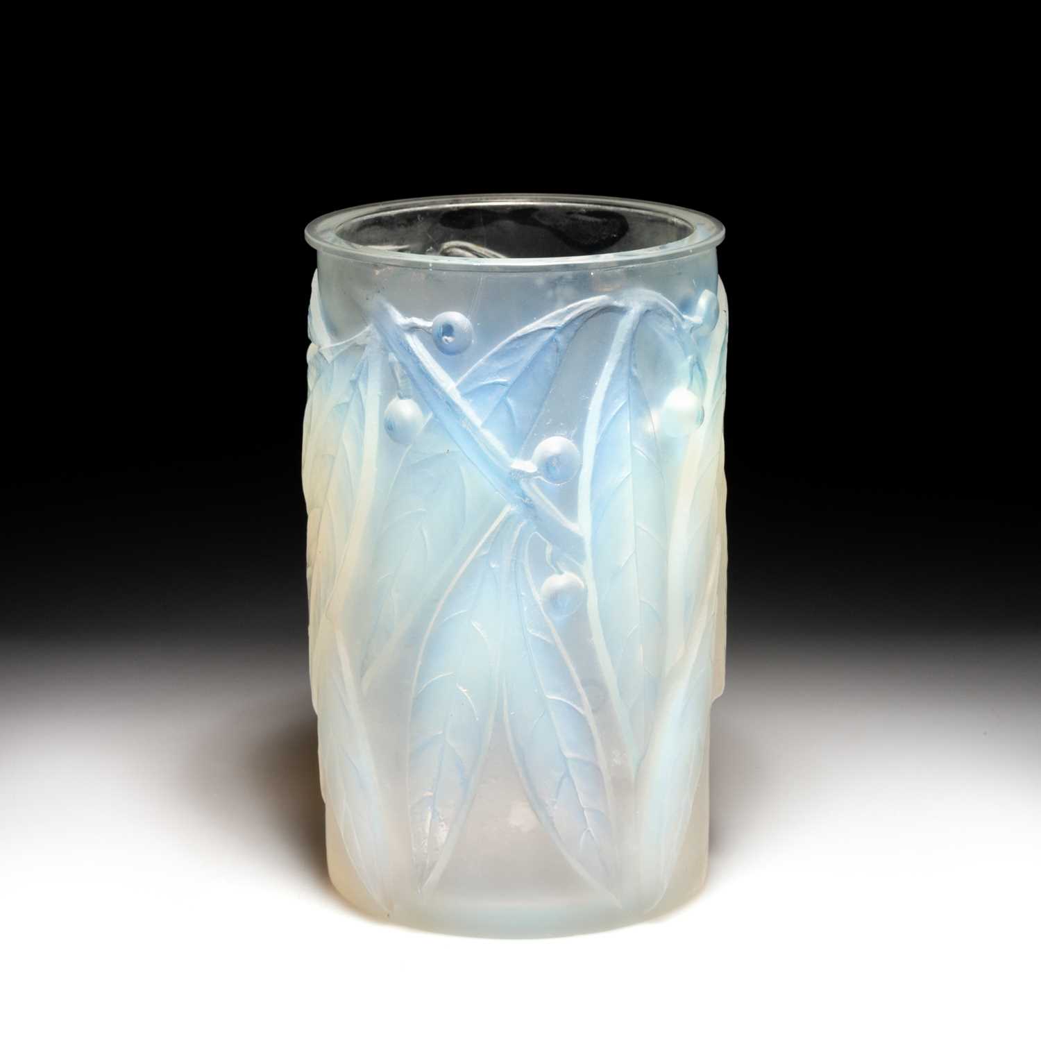 RENÉ LALIQUE (FRENCH, 1860-1945), A 'LAURIER' VASE, DESIGNED 1922 - Image 2 of 8