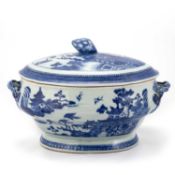 A 19TH CENTURY NANKIN BLUE AND WHITE TUREEN AND COVER