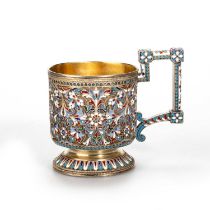 A LATE 19TH/ EARLY 20TH CENTURY RUSSIAN SILVER-GILT AND ENAMEL CUP