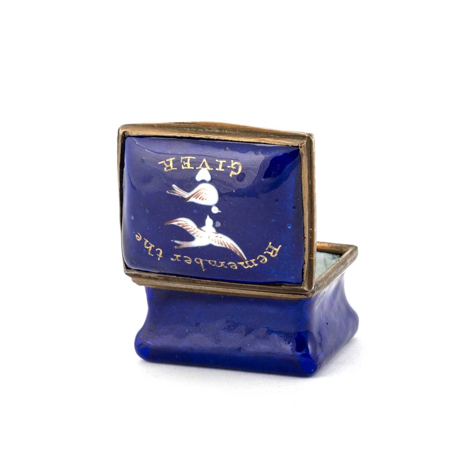 AN ENGLISH ENAMEL PATCH BOX, CIRCA 1770 - Image 3 of 3