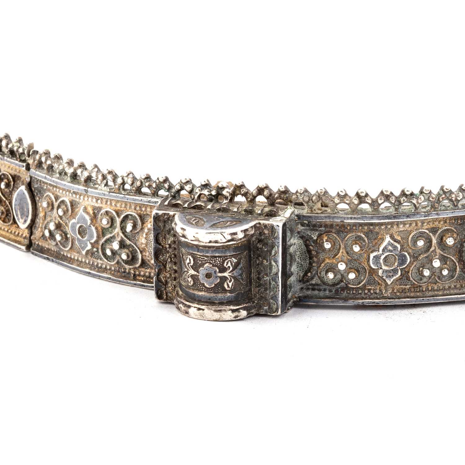 AN EARLY 20TH CENTURY RUSSIAN SILVER AND NIELLO BELT - Image 2 of 5