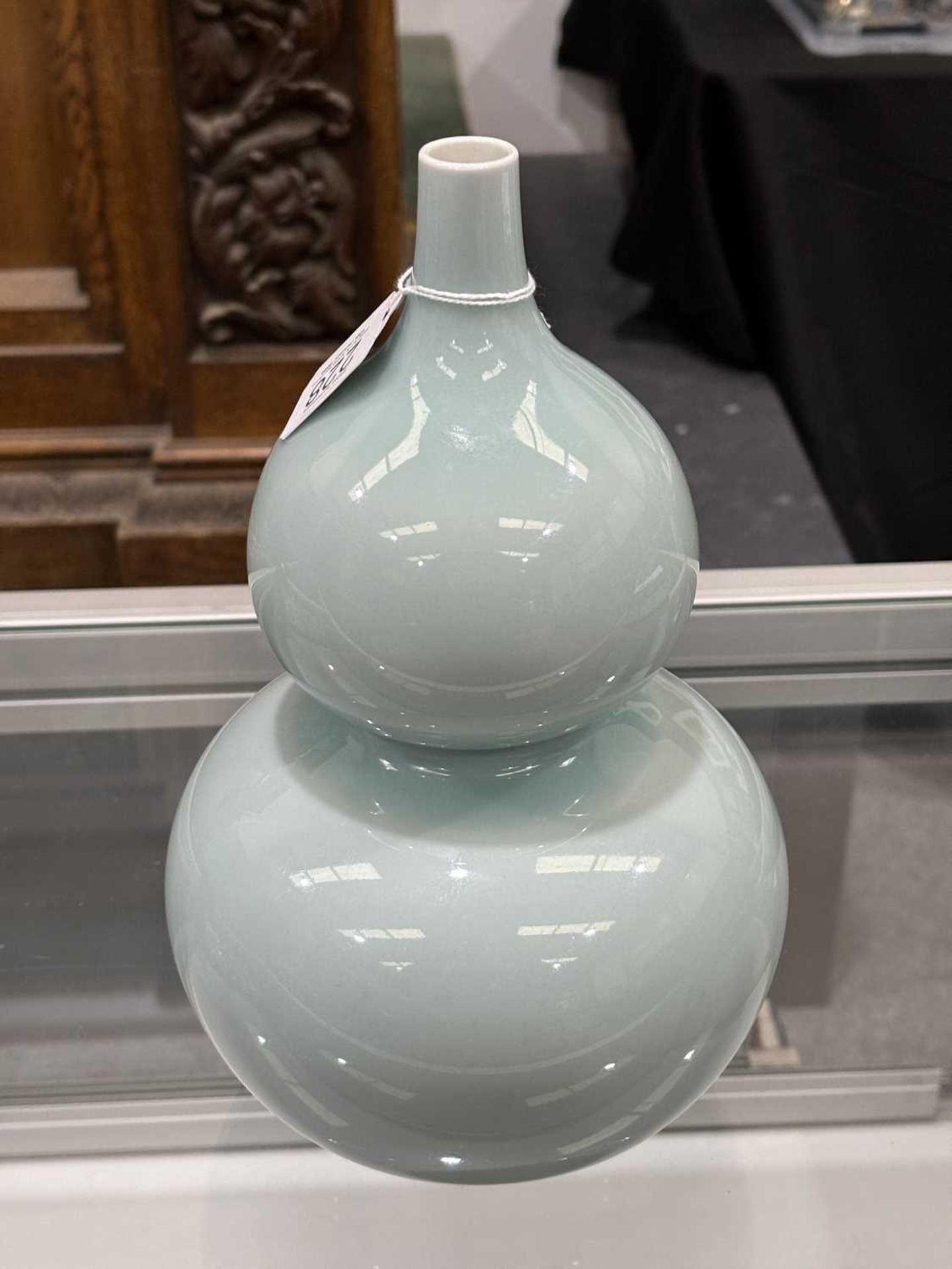 A CELADON ENAMELLED VASE - Image 7 of 7