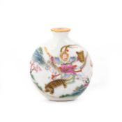 A CHINESE FAMILLE ROSE SNUFF BOTTLE