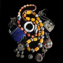 A MIXED GROUP OF MIDDLE EASTERN JEWELLERY