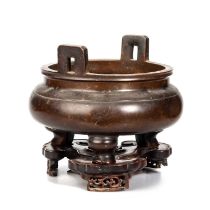 A LARGE CHINESE BRONZE TRIPOD CENSER