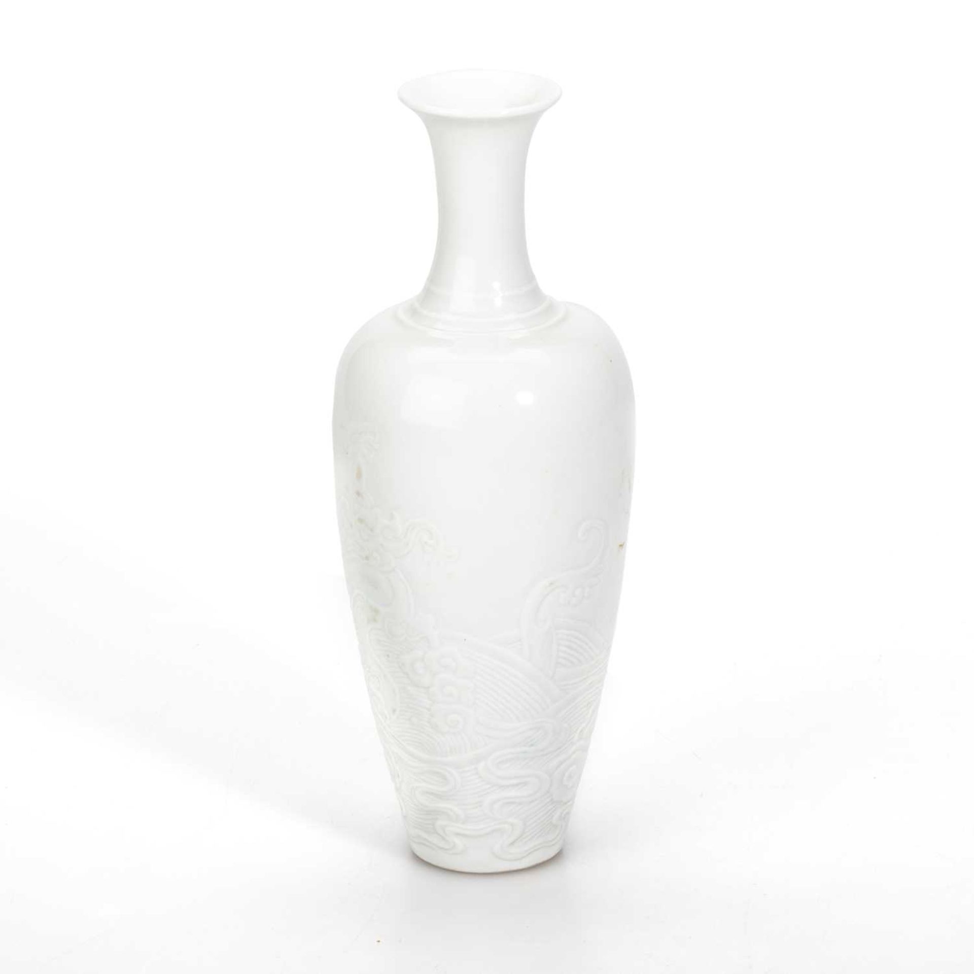 A CHINESE WHITE-GLAZED PORCELAIN VASE - Image 2 of 12