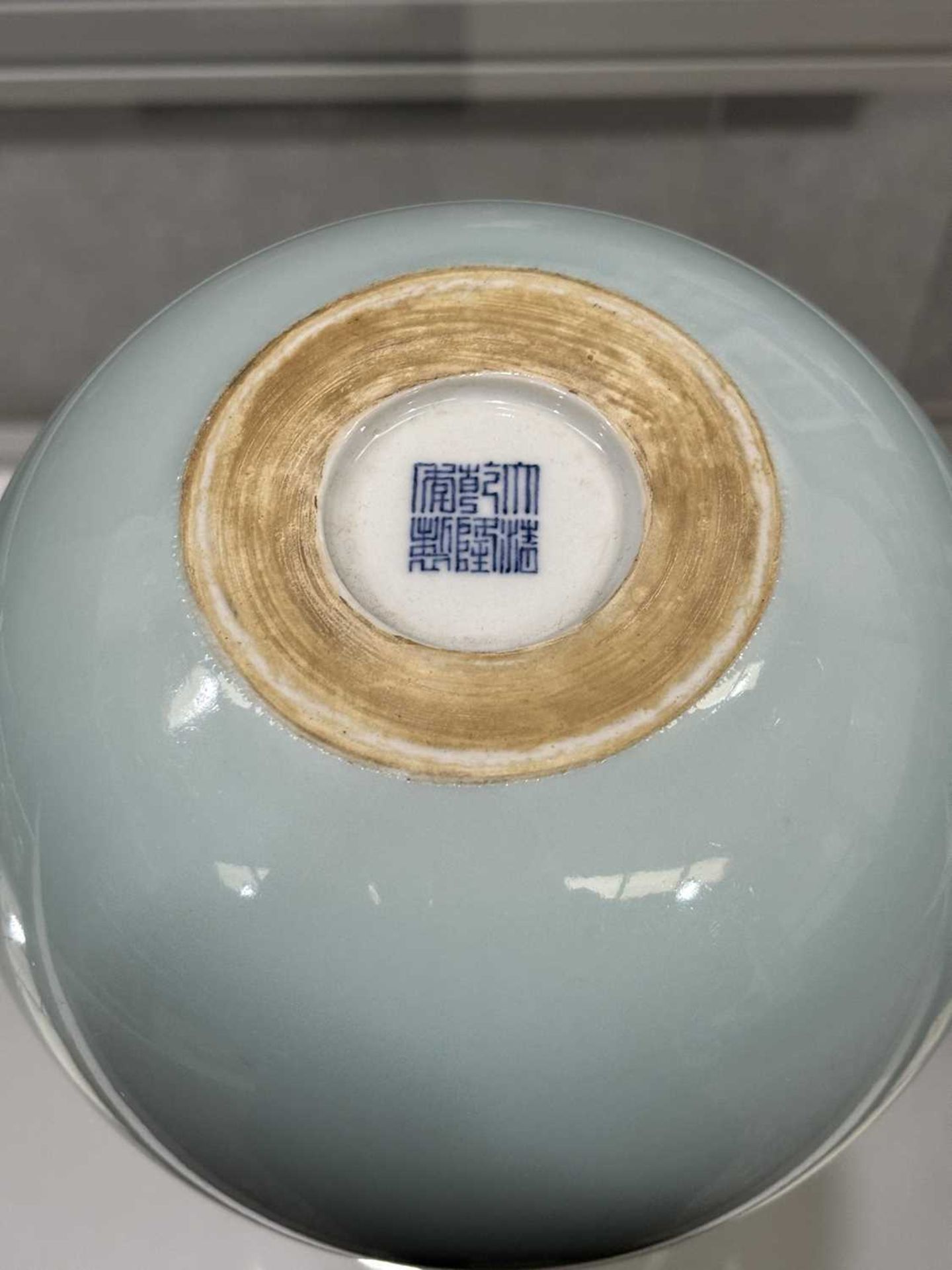 A CELADON ENAMELLED VASE - Image 6 of 7