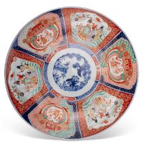 A LARGE JAPANESE IMARI CHARGER, 19TH CENTURY