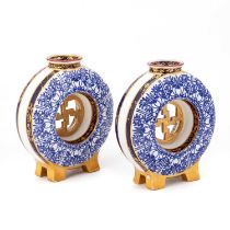 A PAIR OF ROYAL WORCESTER JAPONISME MOONFLASKS WITH FRETWORK CENTRES, CIRCA 1880