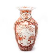 A LARGE JAPANESE IMARI VASE, LATE 19TH/ EARLY 20TH CENTURY