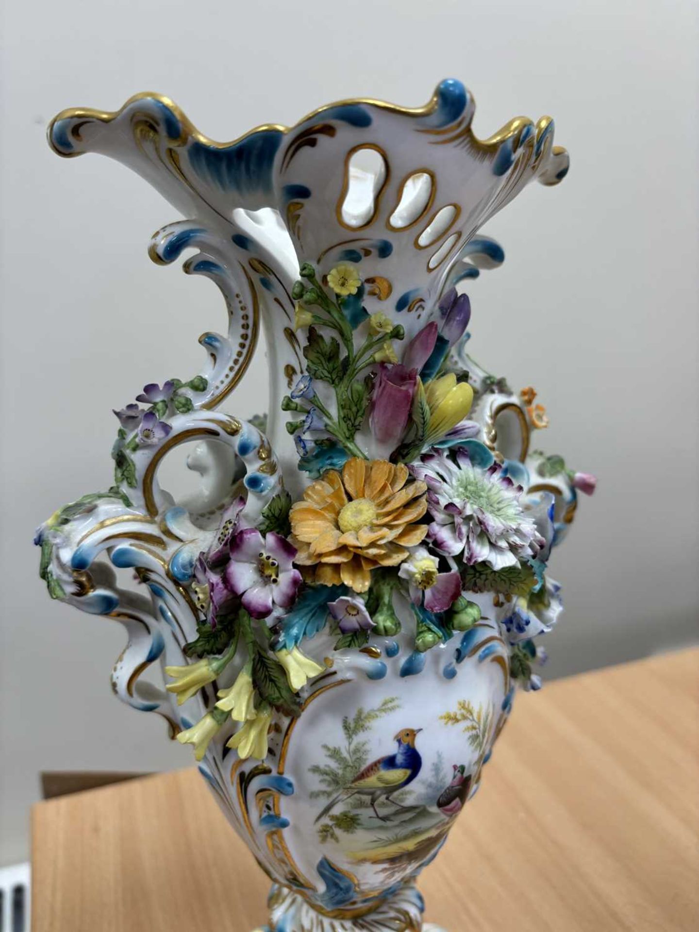 A MINTON PORCELAIN GARNITURE, CIRCA 1830 - Image 12 of 17