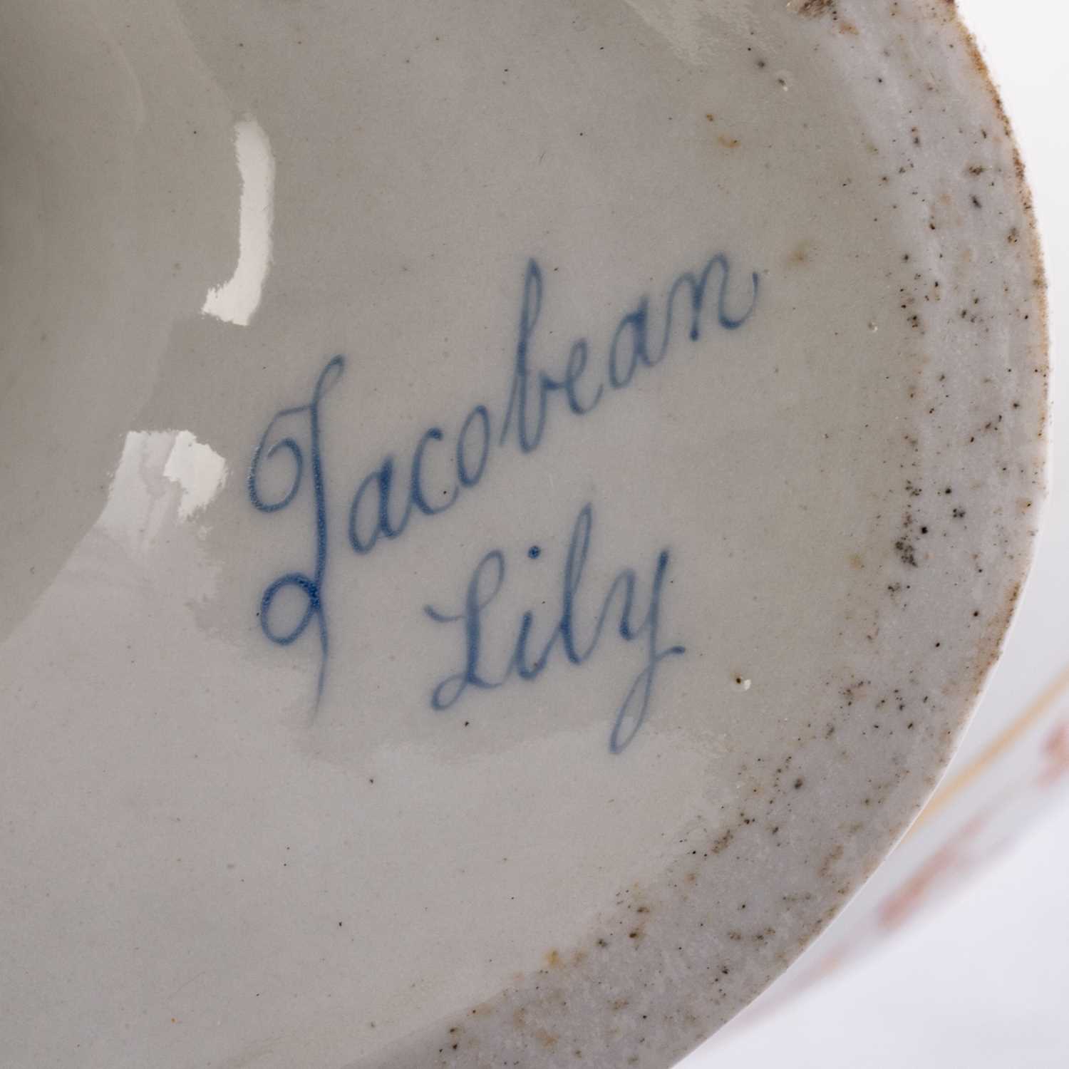 AN ENGLISH BOTANICAL PEDESTAL BOWL, PAINTED IN THE MANNER OF WILLIAM 'QUAKER' PEGG - Image 3 of 3