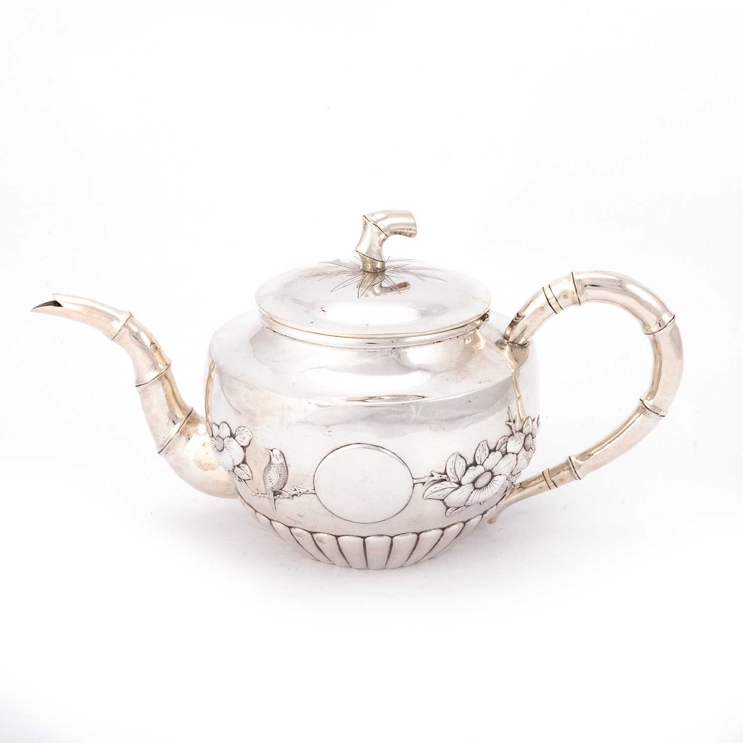 AN EARLY 20TH CENTURY CHINESE SILVER THREE-PIECE TEA SERVICE - Image 2 of 4