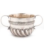 A SMALL SILVER PORRINGER, LATE 17TH CENTURY