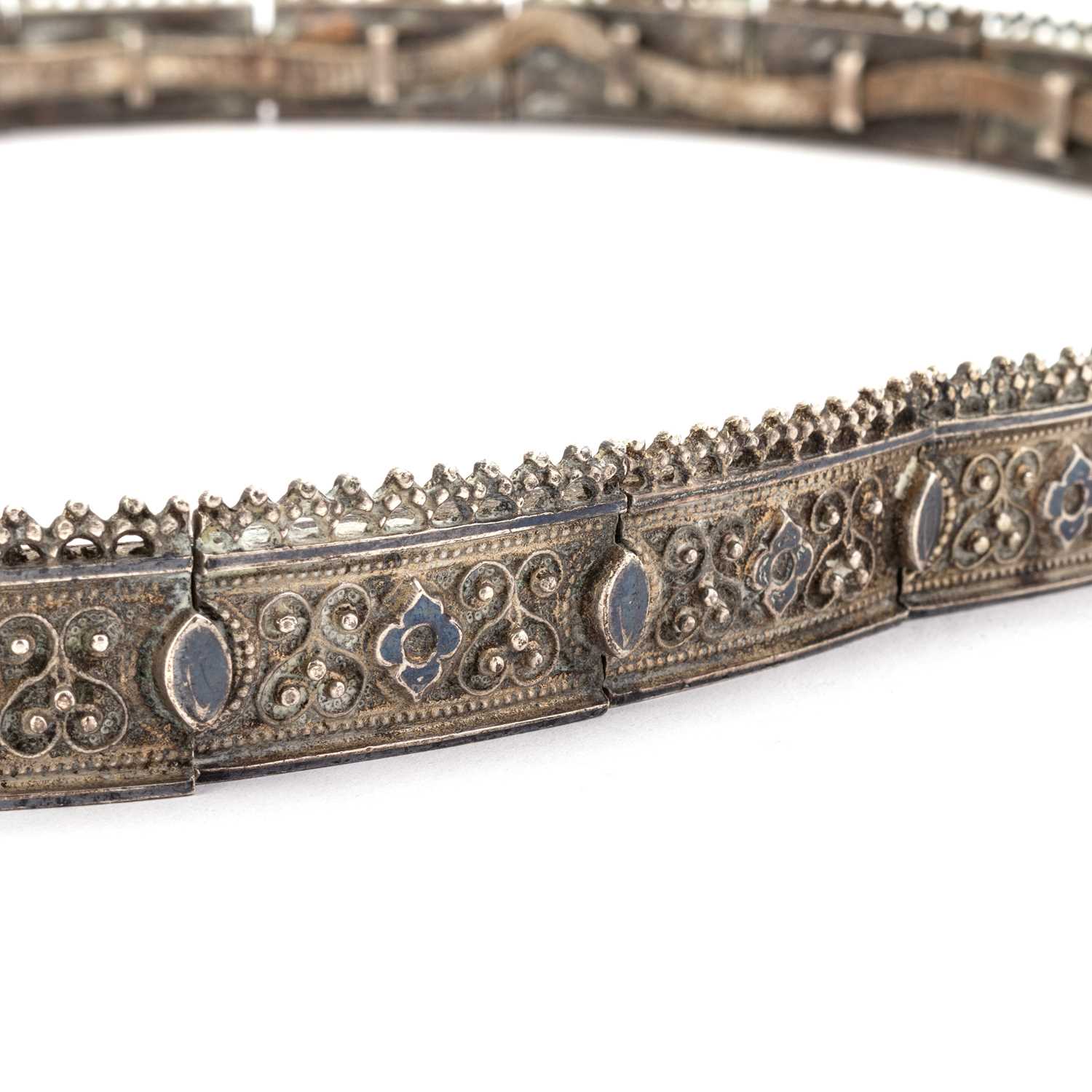 AN EARLY 20TH CENTURY RUSSIAN SILVER AND NIELLO BELT - Image 3 of 5