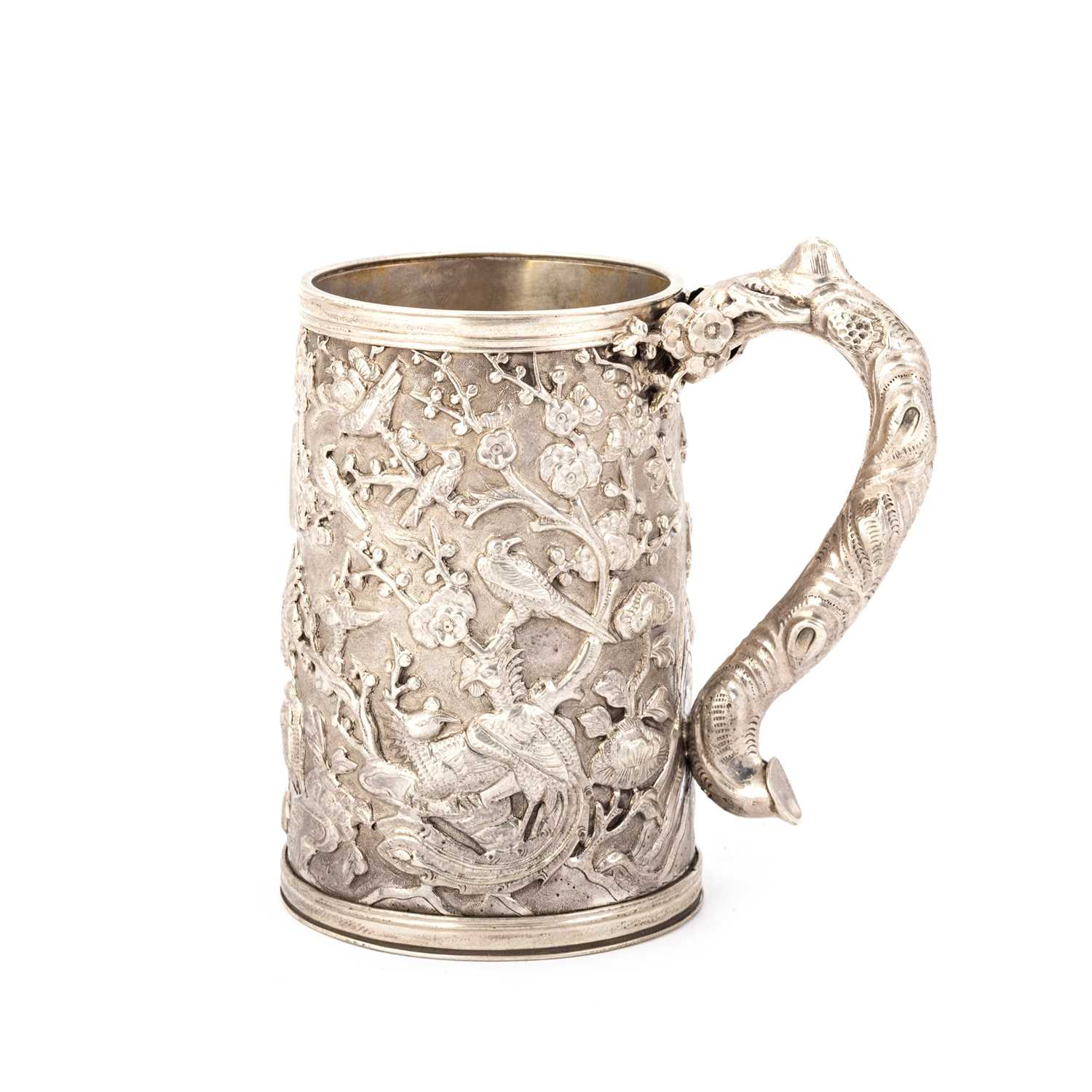 A CHINESE SILVER MUG, 19TH CENTURY