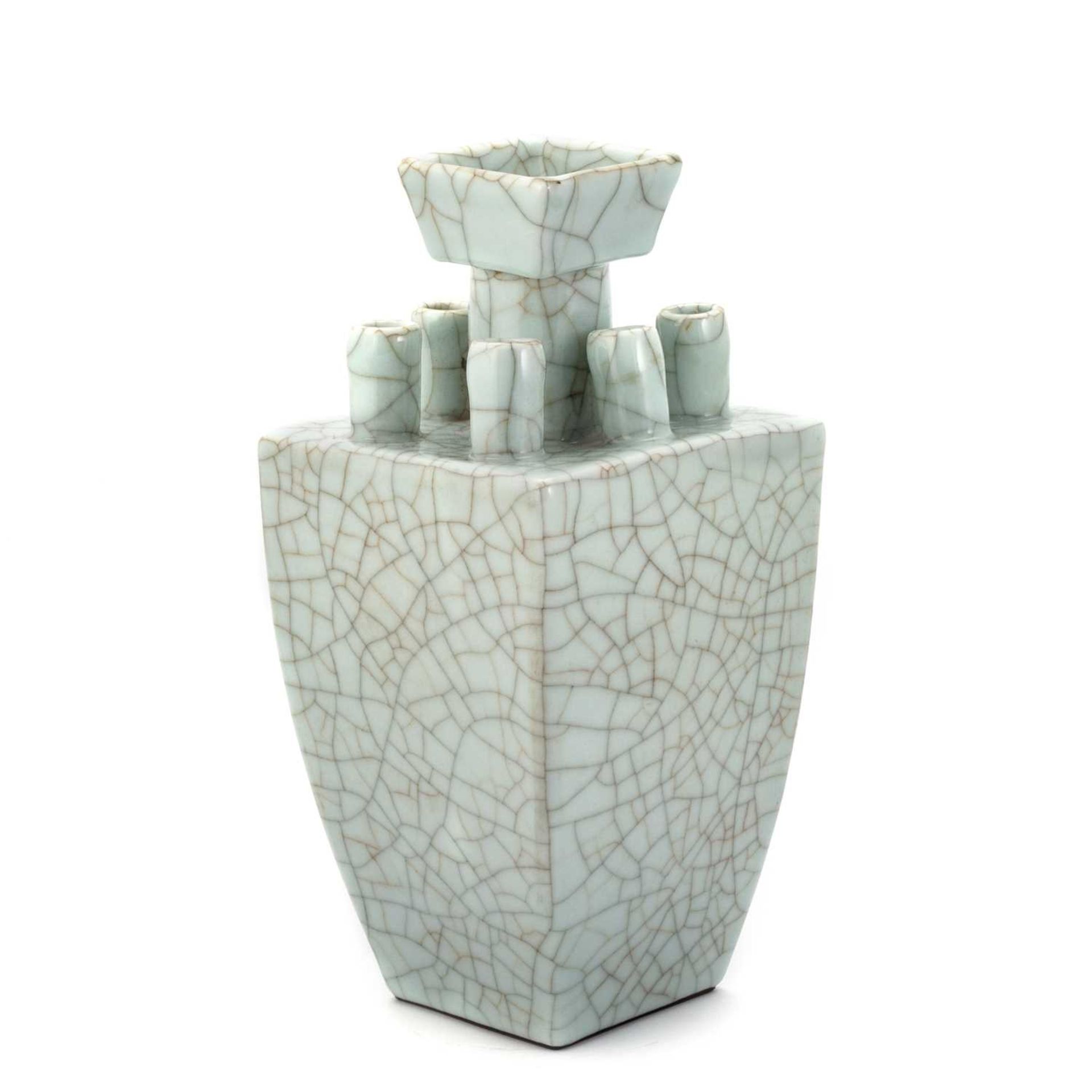 A LARGE CHINESE CRACKLE-GLAZED CELADON VASE