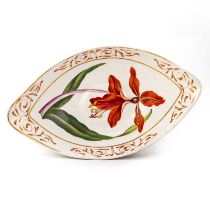 AN ENGLISH BOTANICAL PEDESTAL BOWL, PAINTED IN THE MANNER OF WILLIAM 'QUAKER' PEGG