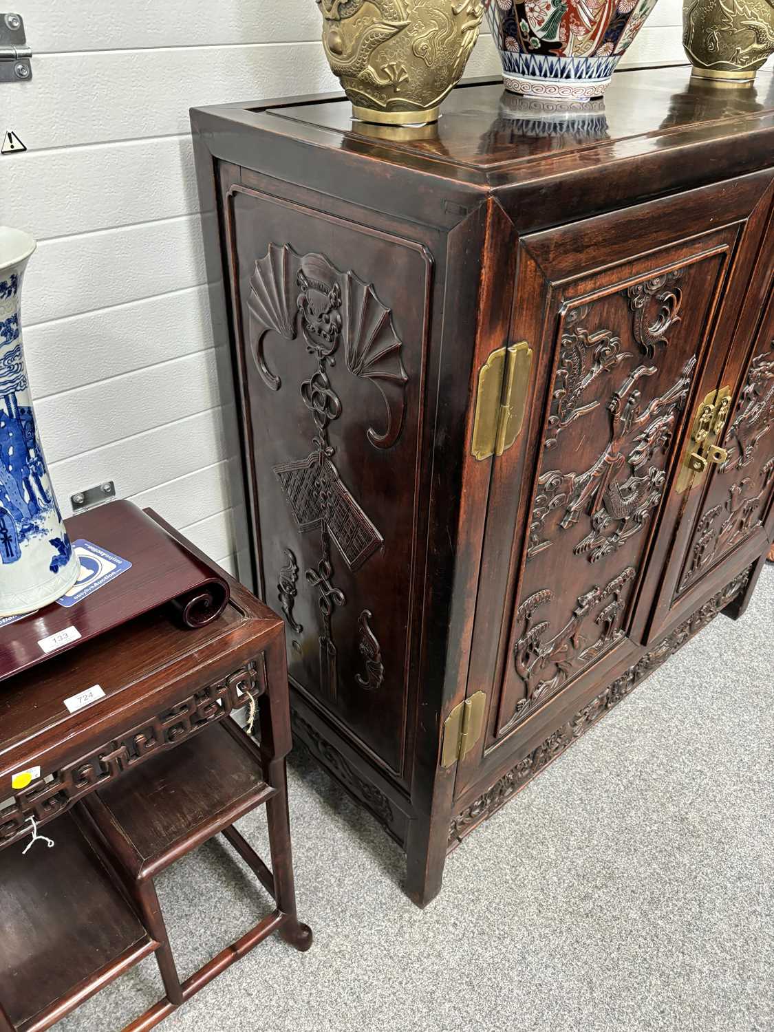 AN EARLY 20TH CENTURY CHINESE HARDWOOD SIDE CABINET - Image 3 of 6