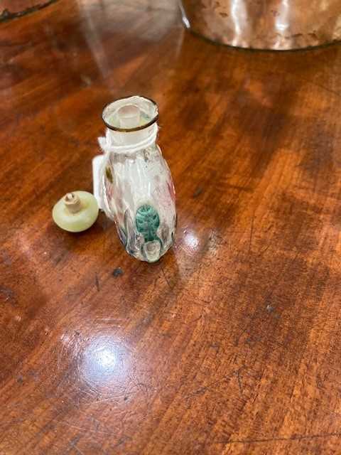 A CHINESE GLASS SNUFF BOTTLE - Image 4 of 4