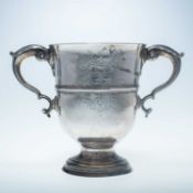 AN 18TH CENTURY IRISH SILVER TWO-HANDLED CUP