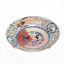 A LARGE JAPANESE IMARI CHARGER, 19TH CENTURY