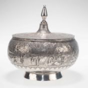 A MID-20TH CENTURY PERSIAN (IRANIAN) SILVER COVERED BOWL (SAHAN)