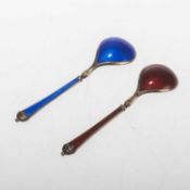 A PAIR OF NORWEGIAN SILVER-GILT AND ENAMEL SILVER SALT SPOONS