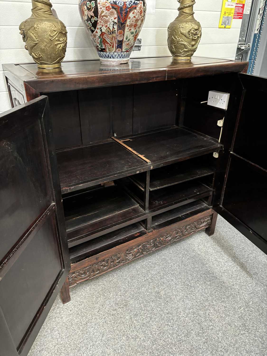 AN EARLY 20TH CENTURY CHINESE HARDWOOD SIDE CABINET - Image 2 of 6