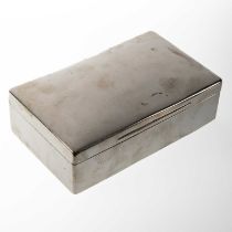 AN EDWARDIAN SILVER CIGAR BOX