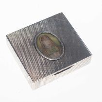 AN EARLY 20TH CENTURY SILVER BOX WITH AN INDIAN MINIATURE OF A LADY