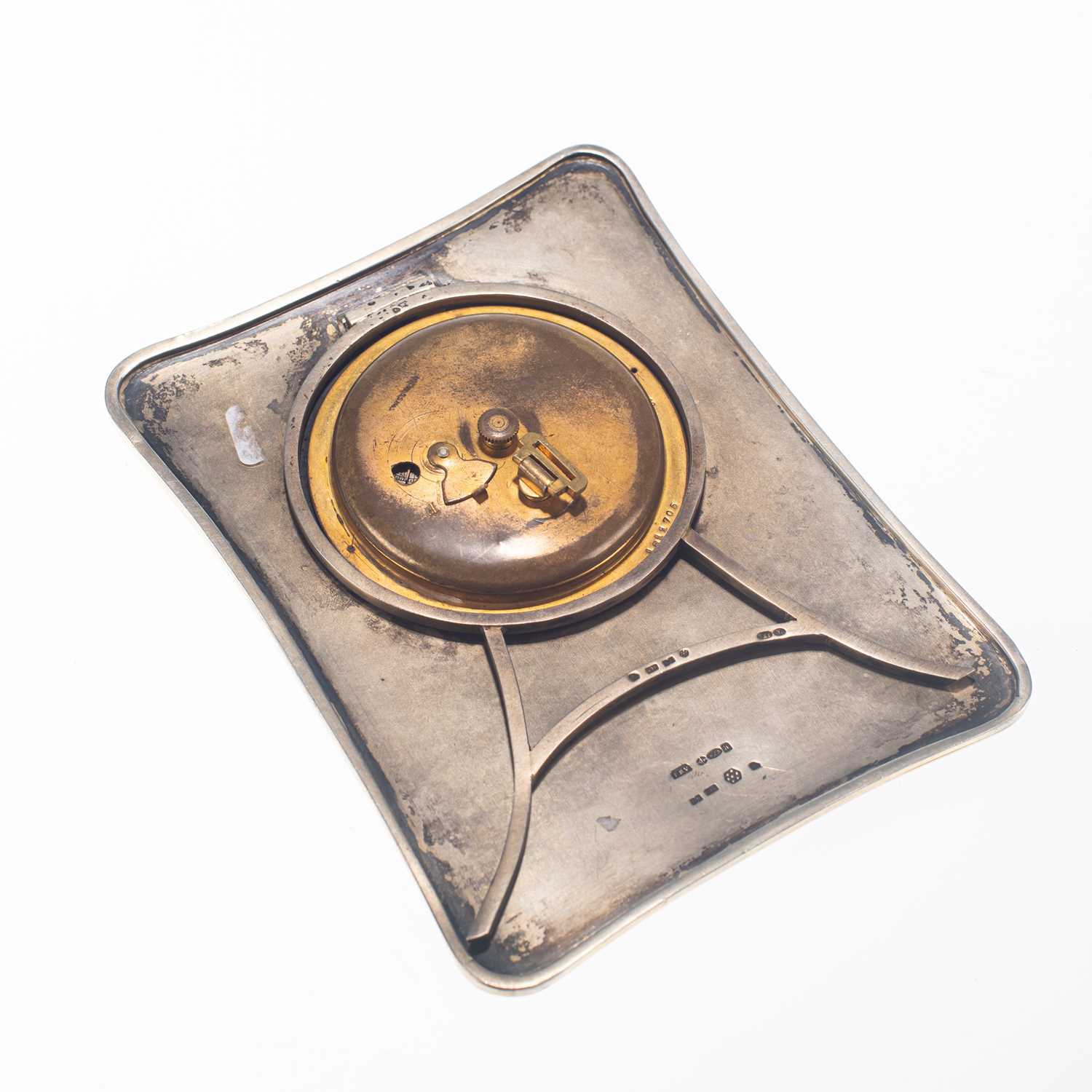 AN EARLY 20TH CENTURY CONTINENTAL SILVER AND GREEN ENAMEL EIGHT-DAY DESK CLOCK - Image 4 of 4