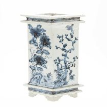 A CHINESE BLUE AND WHITE VASE