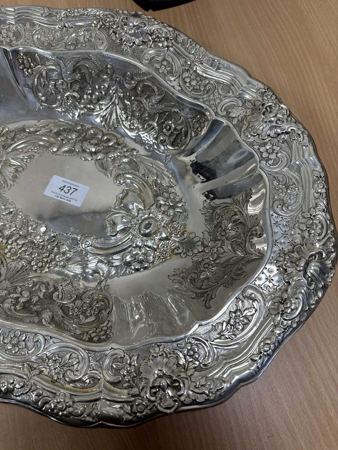 A GEORGE III SILVER SIDEBOARD DISH - Image 5 of 9