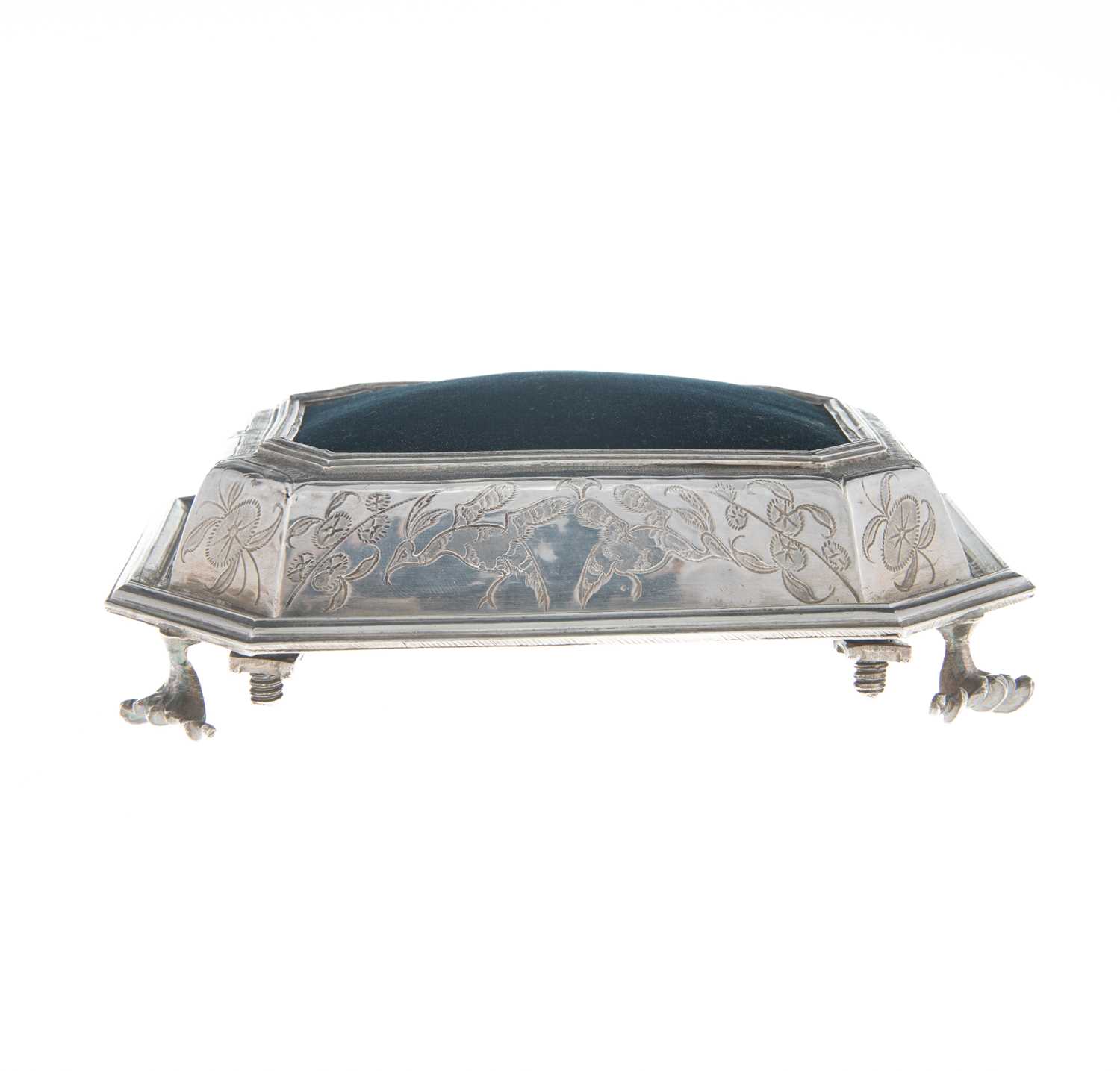 A JAMES II SILVER CHINOISERIE PIN CUSHION - Image 4 of 4