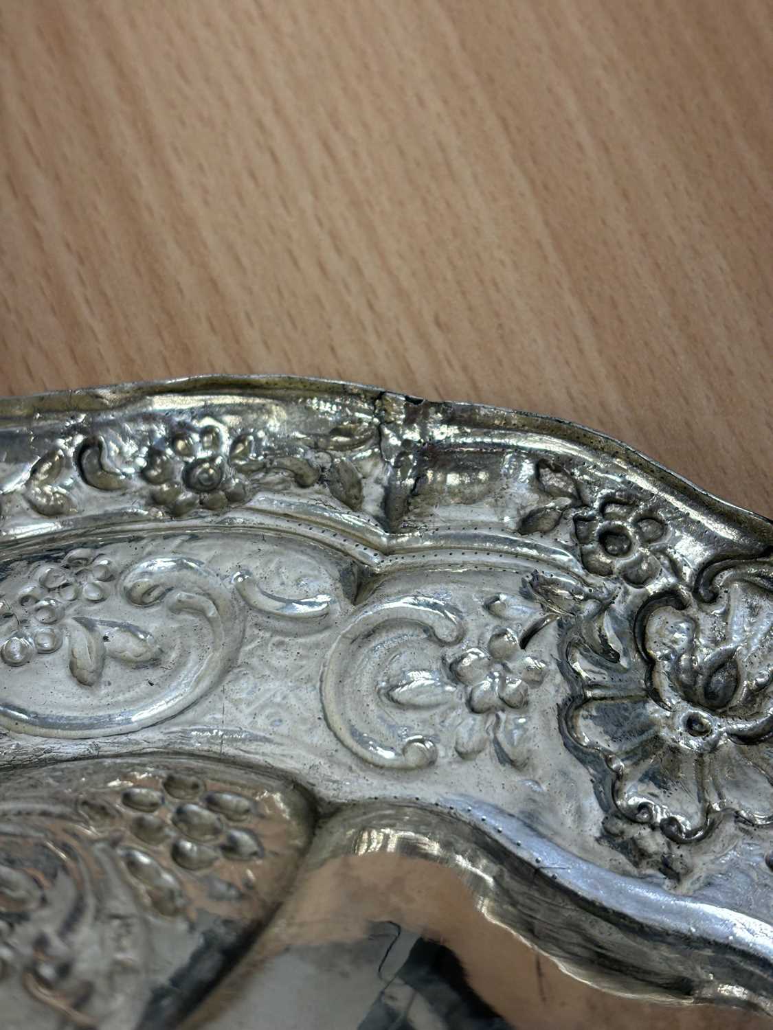 A GEORGE III SILVER SIDEBOARD DISH - Image 4 of 9